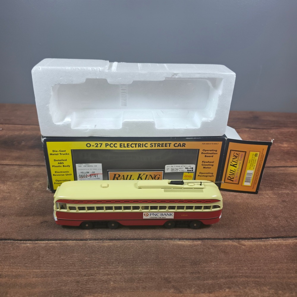 MTH RailKing O-27 PCC Electric Street Car Red Yellow Good PNC Bank 30-2566-1